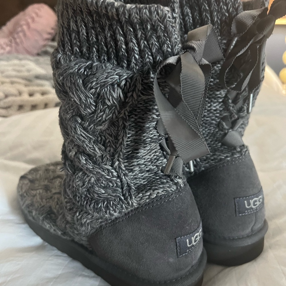 UGG Australia Knit Bow Women’s Boots size 11